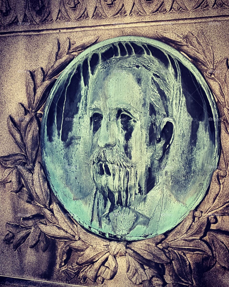face old man plaque