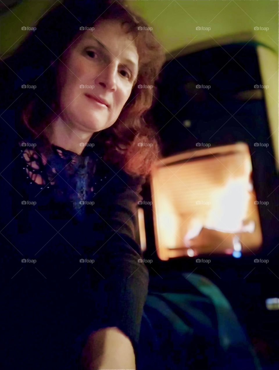 This lovely lady is really enjoying her home fireplace, especially now during the cold season and even more so during the time of the big snow blizzard in „Bavaria“, Germany in early December 2023. Hypnotic Productions