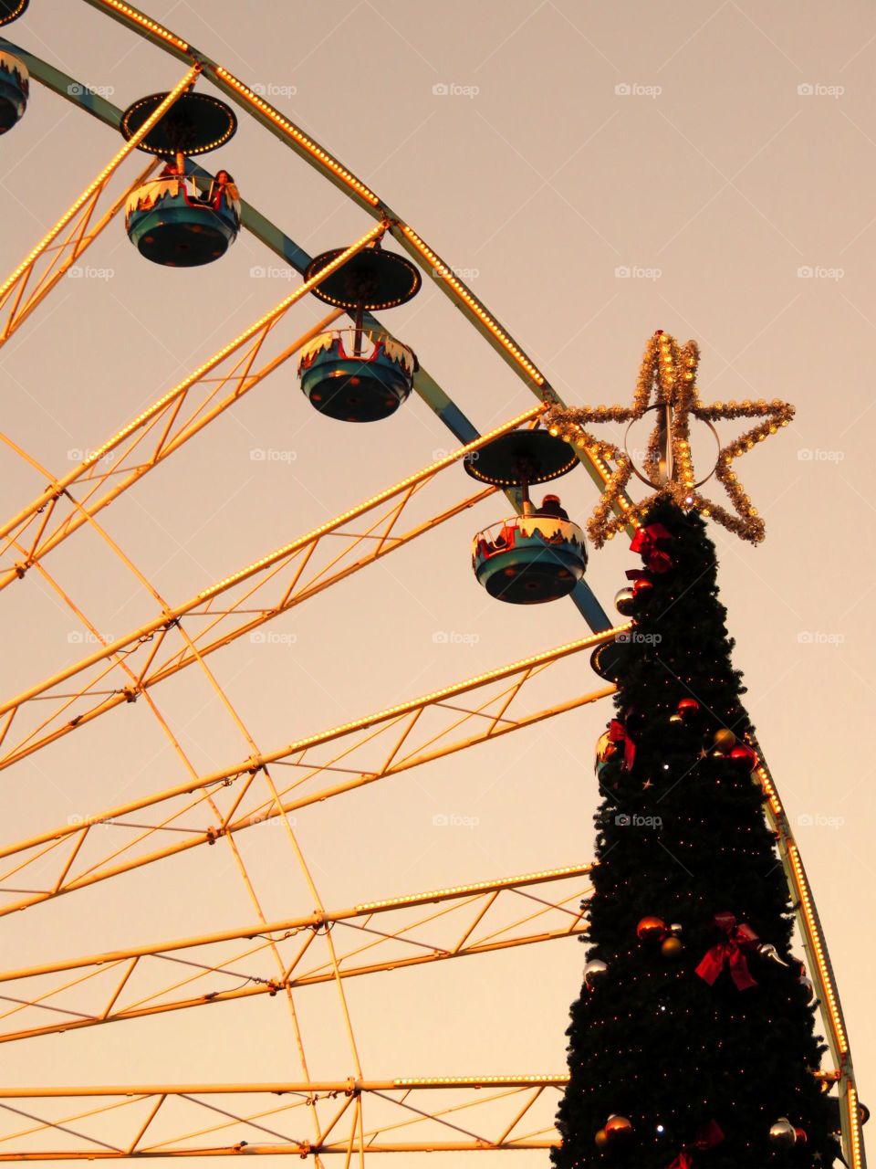 Ferris wheel nacelles