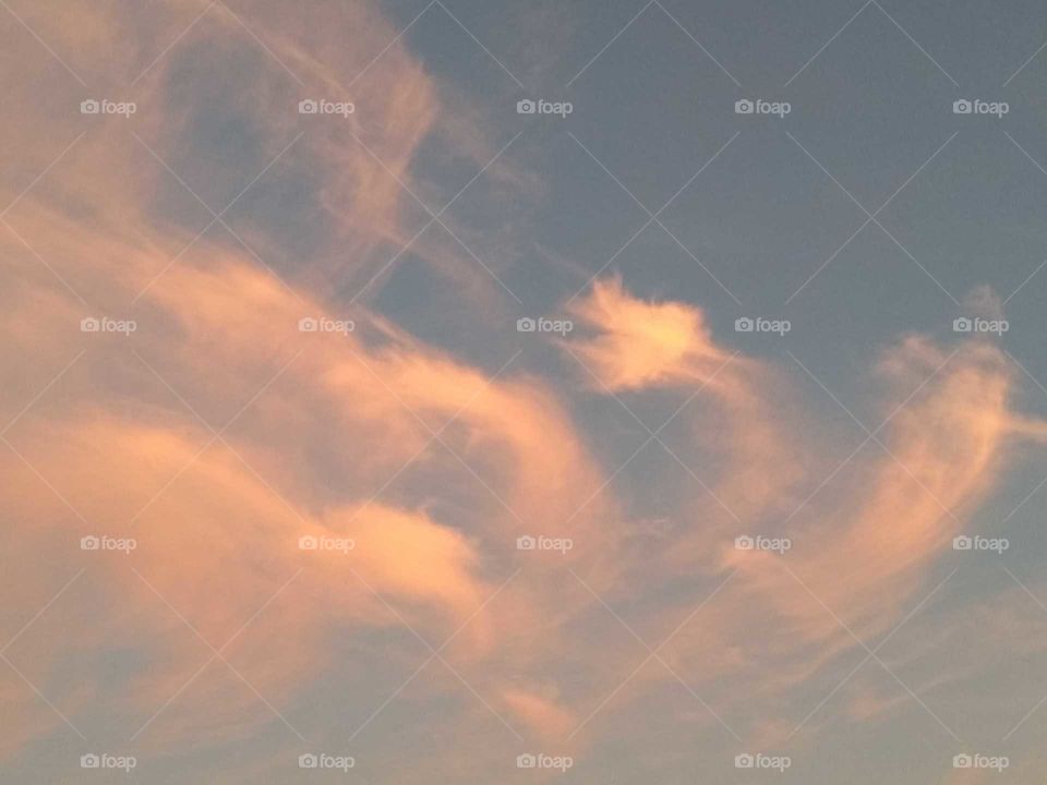 O ballet de nuvens flamingas