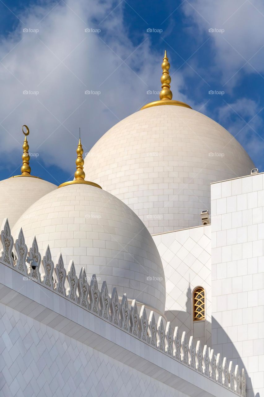 White architecture - Sheikh Zayed Grand mosque in Abu Dhabi