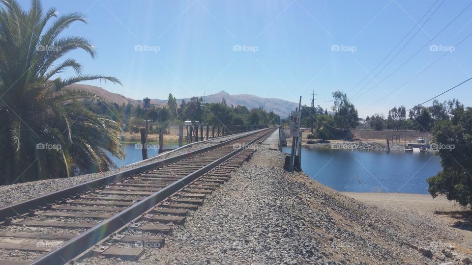 Train tracks over alameda river 