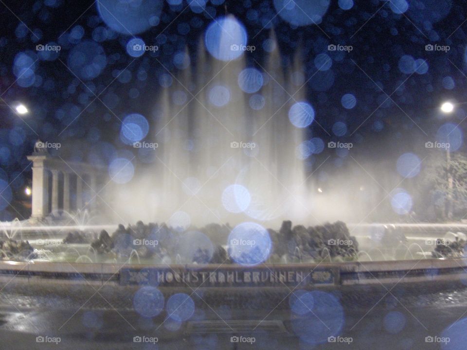 Riflessi sulla Fontana della Libertà, Vienna, Austria