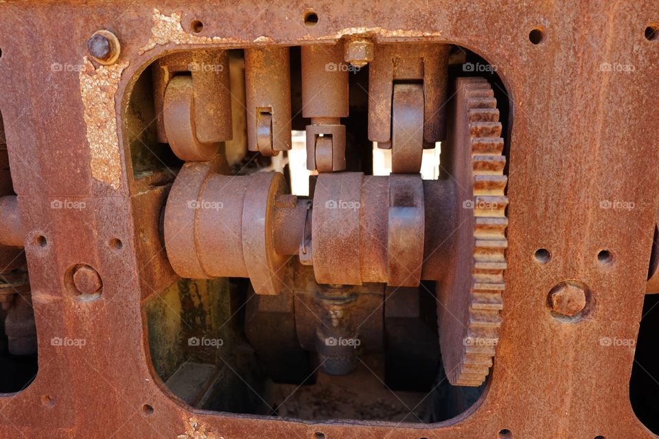 Rusting machinery, gears 