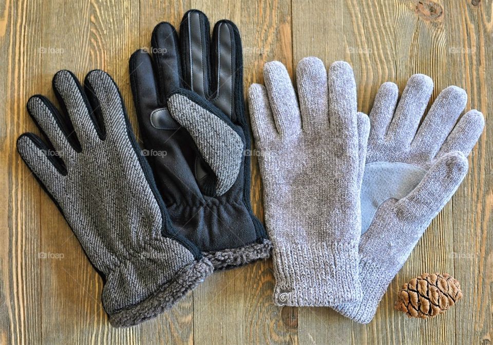 Men's and women's gloves