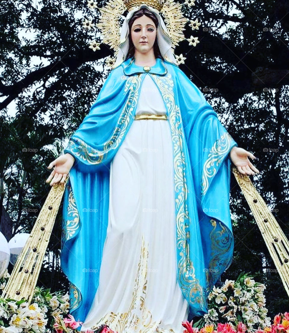 🙏 🇪🇸 Oh Maria, ruega por nosotros que recurrimos a ti.  Amén.  🇧🇷 Ó Maria, Nossa Senhora, rogai por nós que recorremos a vós. Amém. / 🇺🇸 O Mary, pray for us that we turn to you.  Amen. / 🇮🇹 O Madonna, prega per noi che ci rivolgiamo a te. Amen. 
