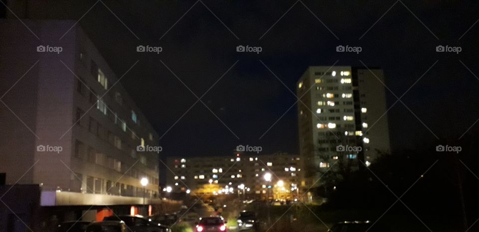 Mons en baroeul de nuit