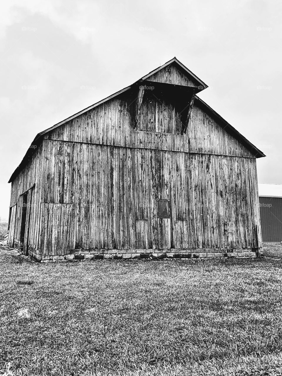 Old Indiana barn in black and white 