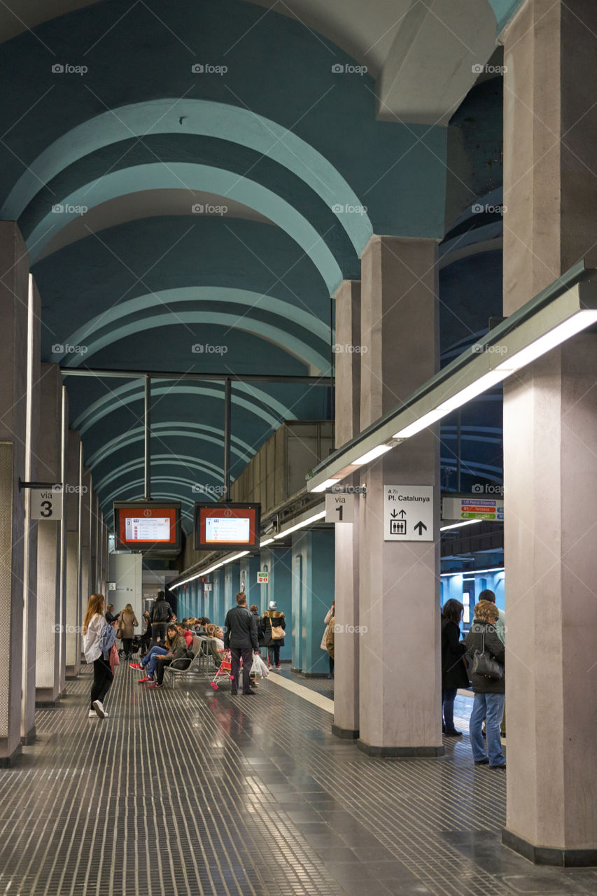 Arcadas de la estación de metro de Gracia. Barcelona. 