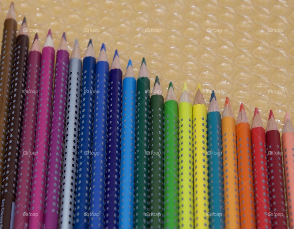 Color pencils 