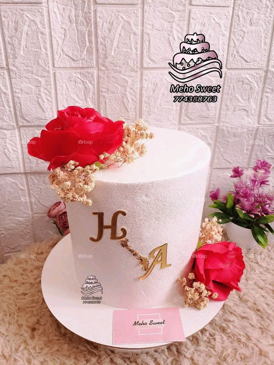 A very beautiful picture, and there is no better picture than it. There is no better picture of green herbs and colorful, red and white roses than it. Glory be to God, the natural and picturesque view, and there is no more