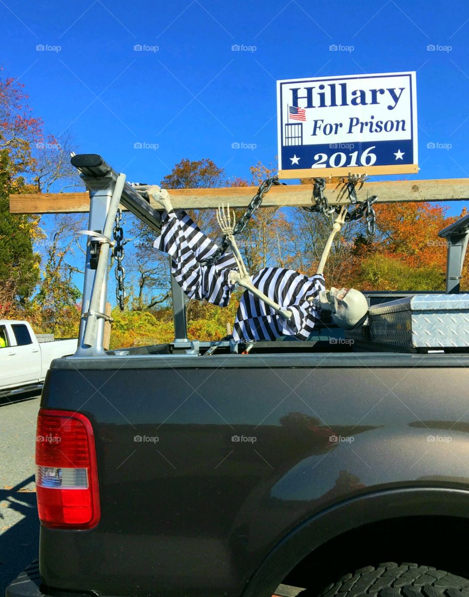 Joke Halloween skeleton seen in truck bed before schools let out. Wearing black & white prison stripes, chained to ladder rack. LOL joke😁