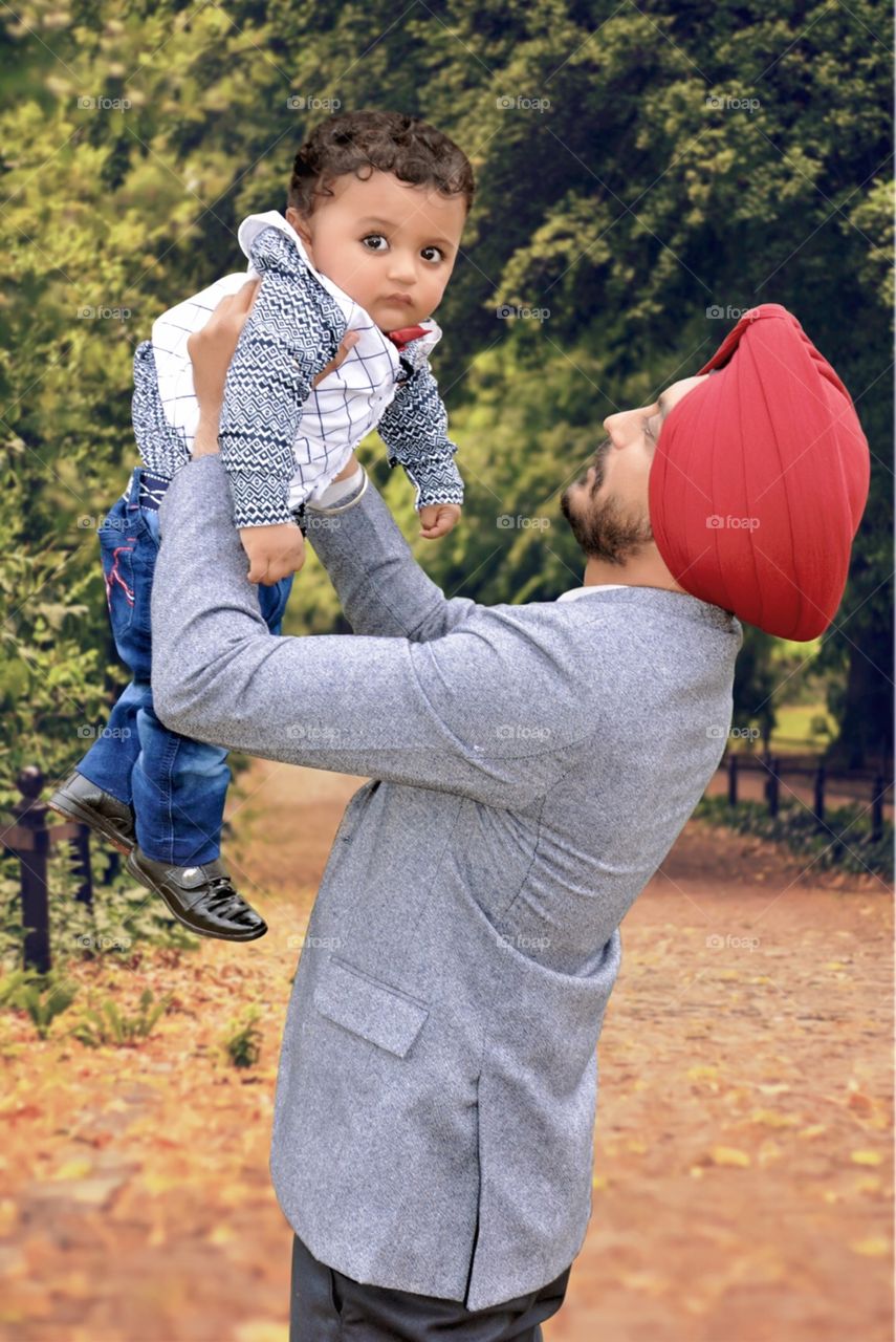 I really don’t have any word to describe the love and affection about dad and son bonding this pic shows😊