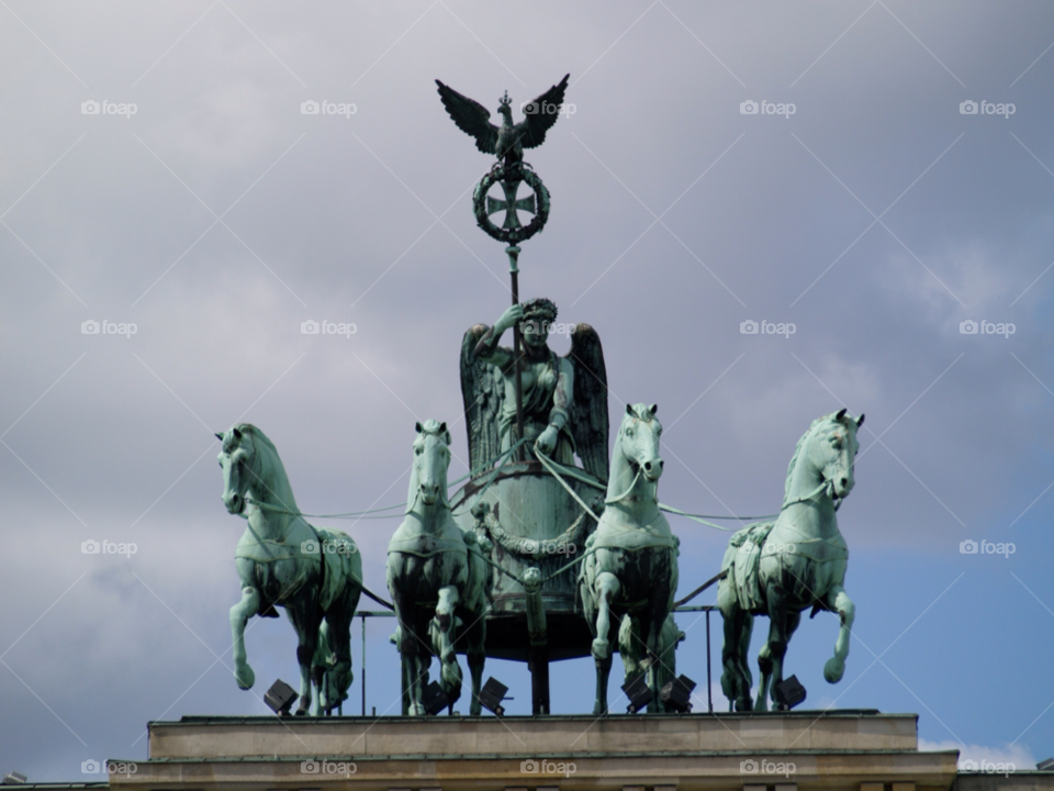 statue door berlin monument by ollicres