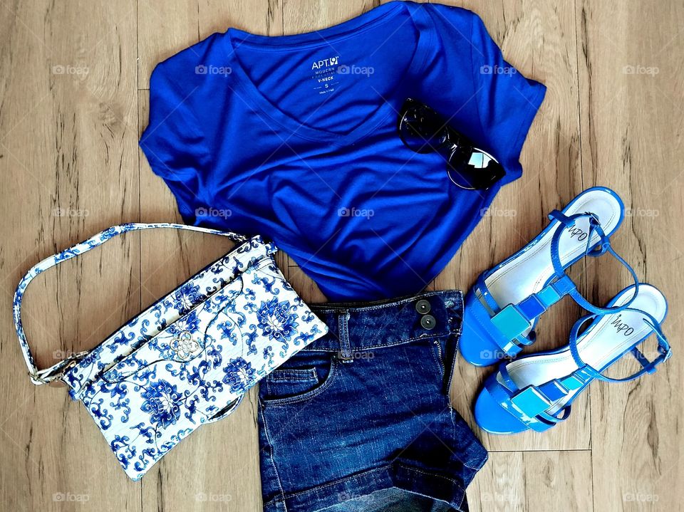 Casual blues summer outfit