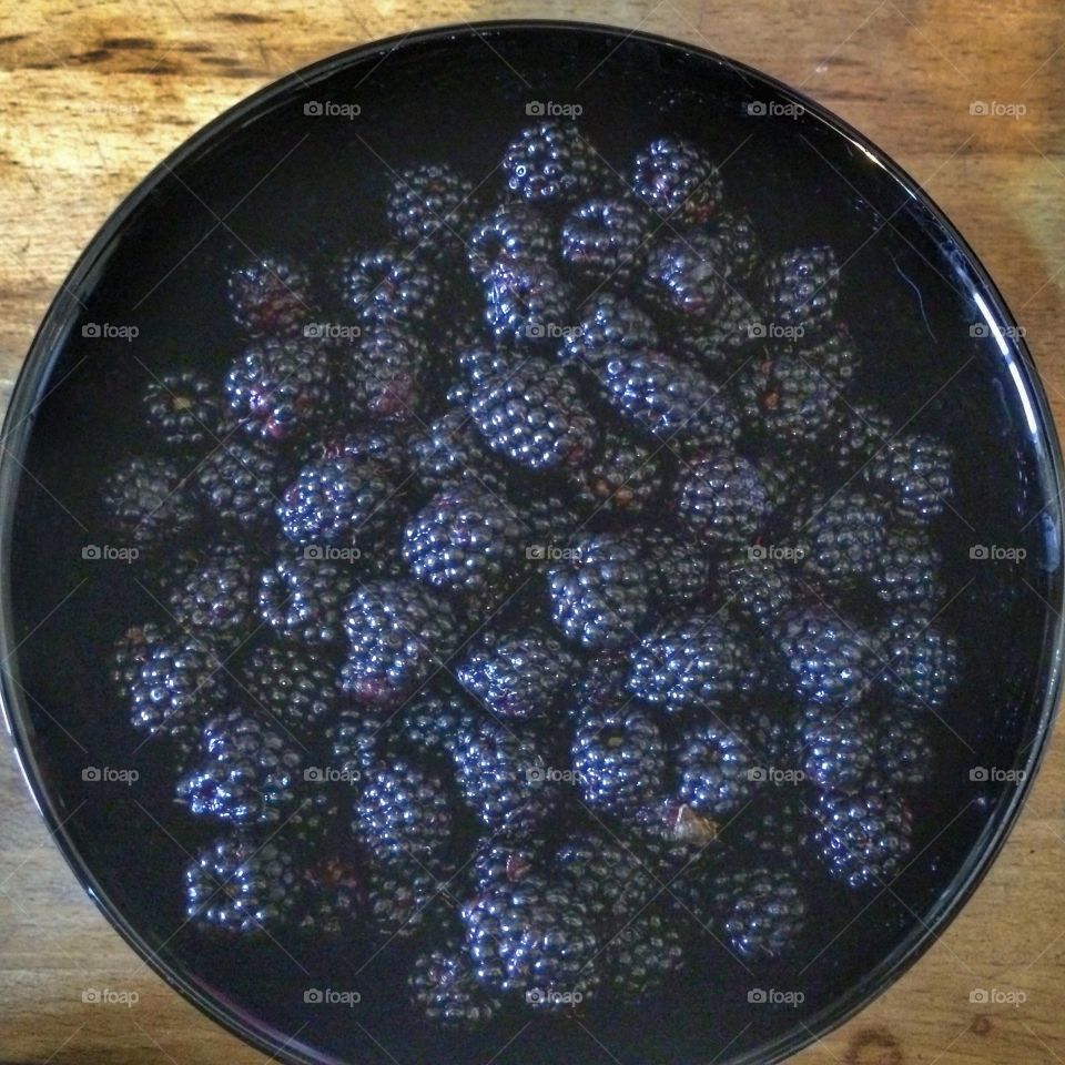 Blackberries in bowl