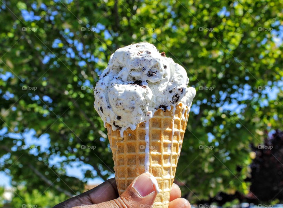 melting cookies in cream