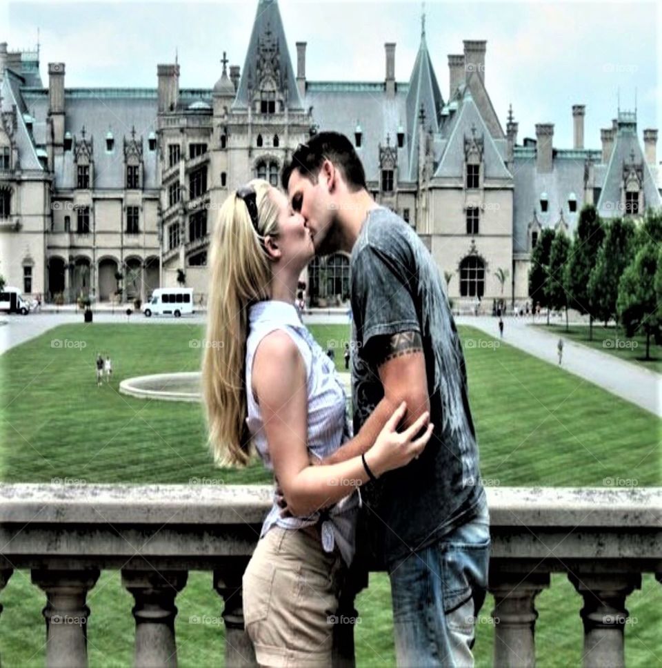 Summertime at Biltmore Estates in Asheville,NC built by George Vanderbilt completed in 1895 4 acres of floor space, 35 bedrooms, 45 baths, & 65 fireplaces outside w/the love of my life. Almost 11 years of marriage and still in love with this man.🌞