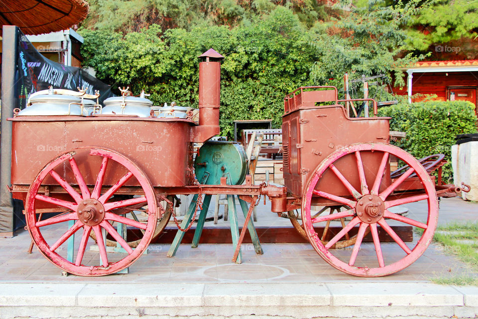 An old mobile kitchen as exhibit in front of a restaurant