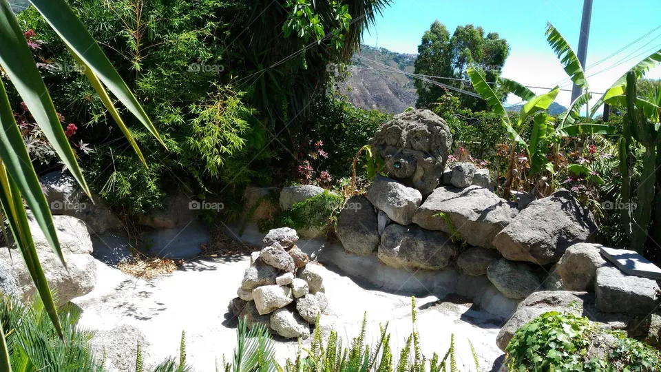 Dry fountain