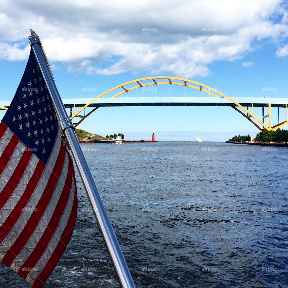 Milwaukee
Flag
Lighthouse 
Lake Michigan 
Bridge
Boat