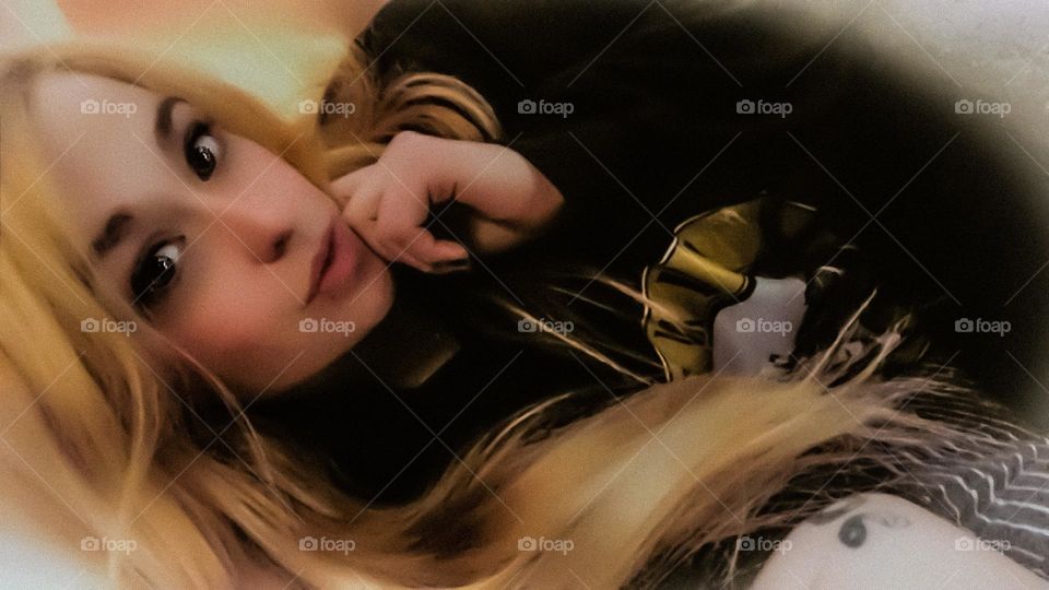 Golden glow blonde selfie 