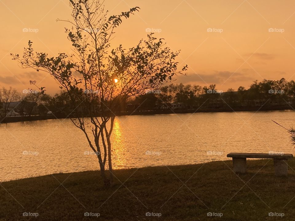 Sunset peeling down about to change hands to Twilight Colours fading but still enough for the sun to trail to lakebed. 