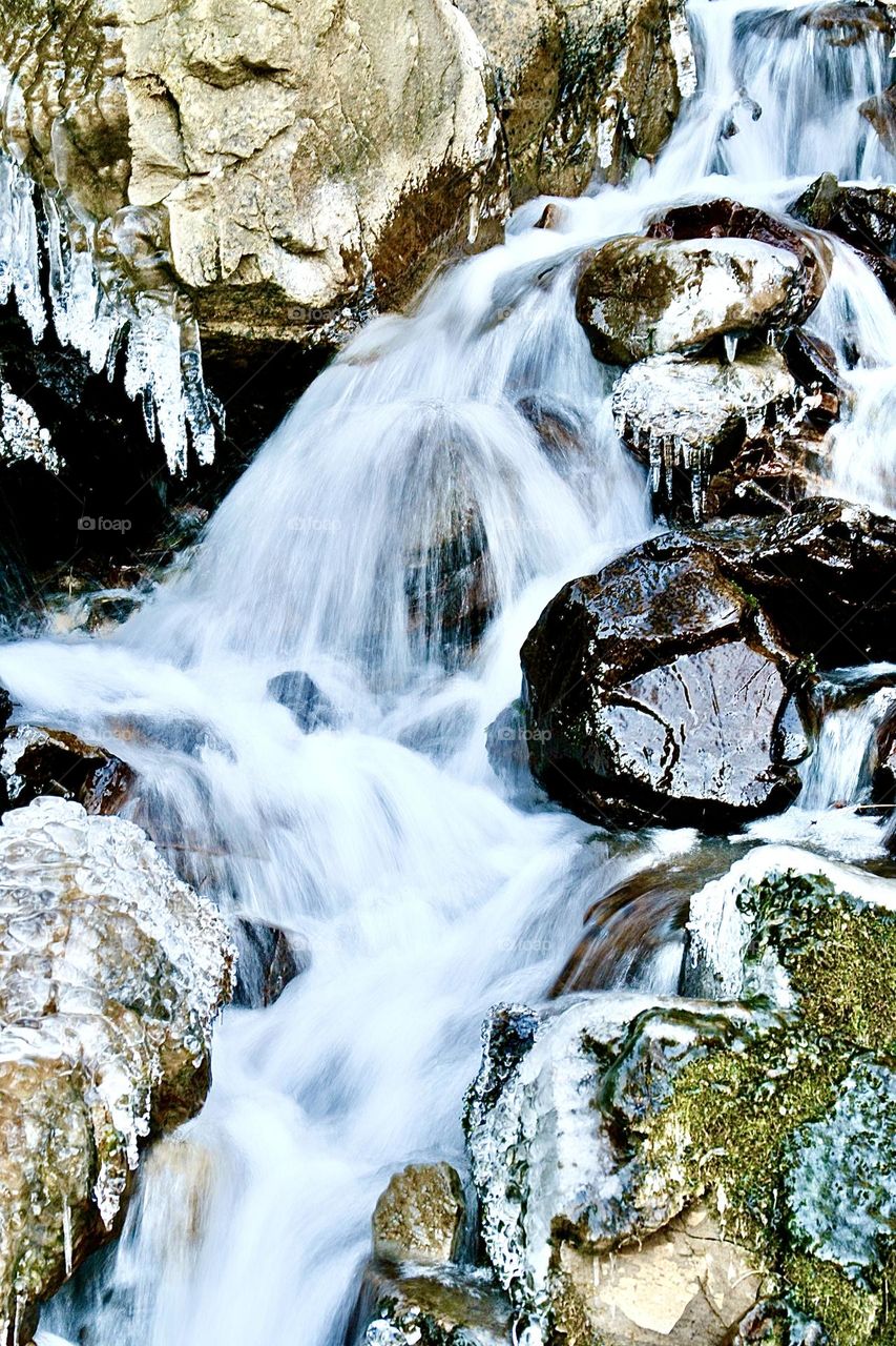 Карпаты впечатляют! Повсюду несутся с гор большие и малые реки и ручьи 