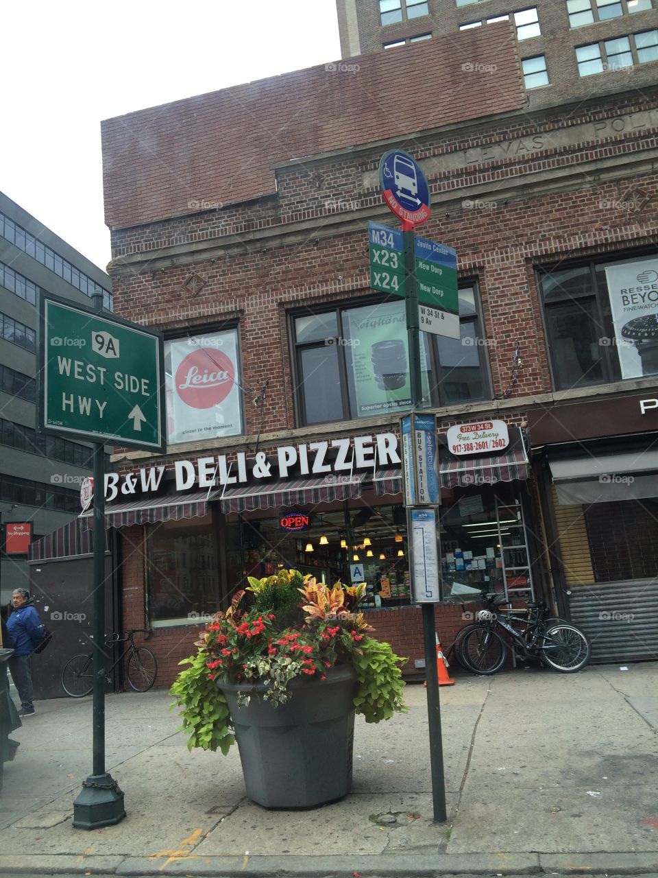 B&W Deli and Pizzeria in Nee York City. 
