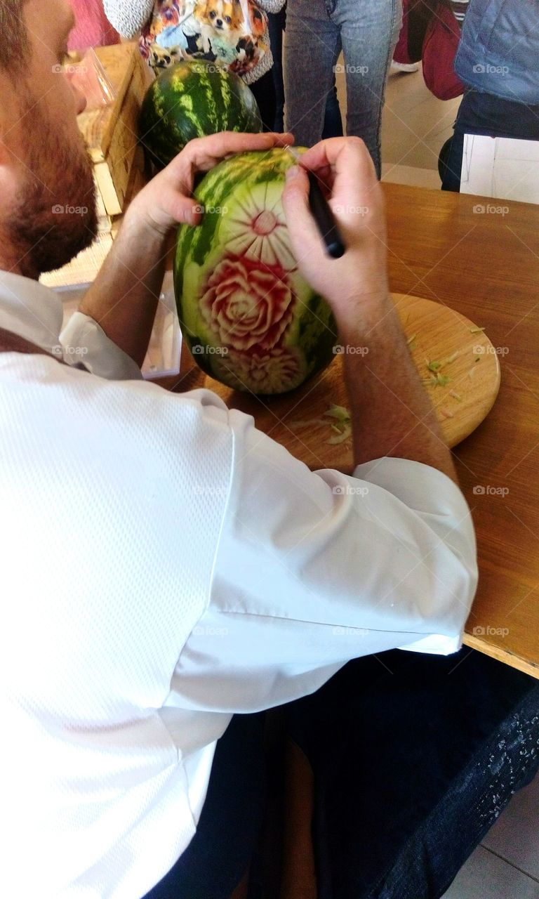 Carving with watermelon master-class