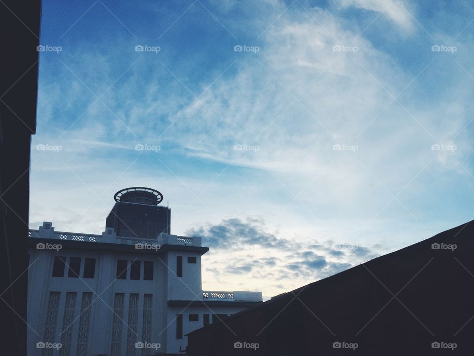 Blue sky from the trainstation 