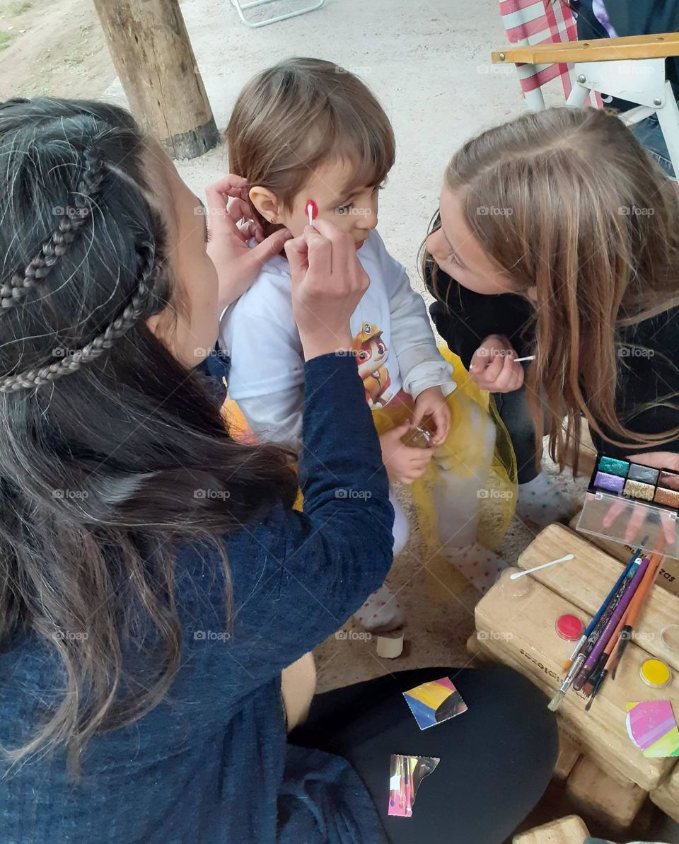 jugamos en familia con pinturas faciales