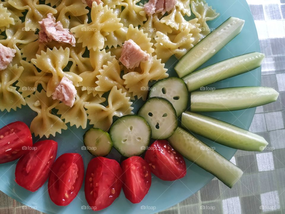Pasta farfalle with fish and vegetables