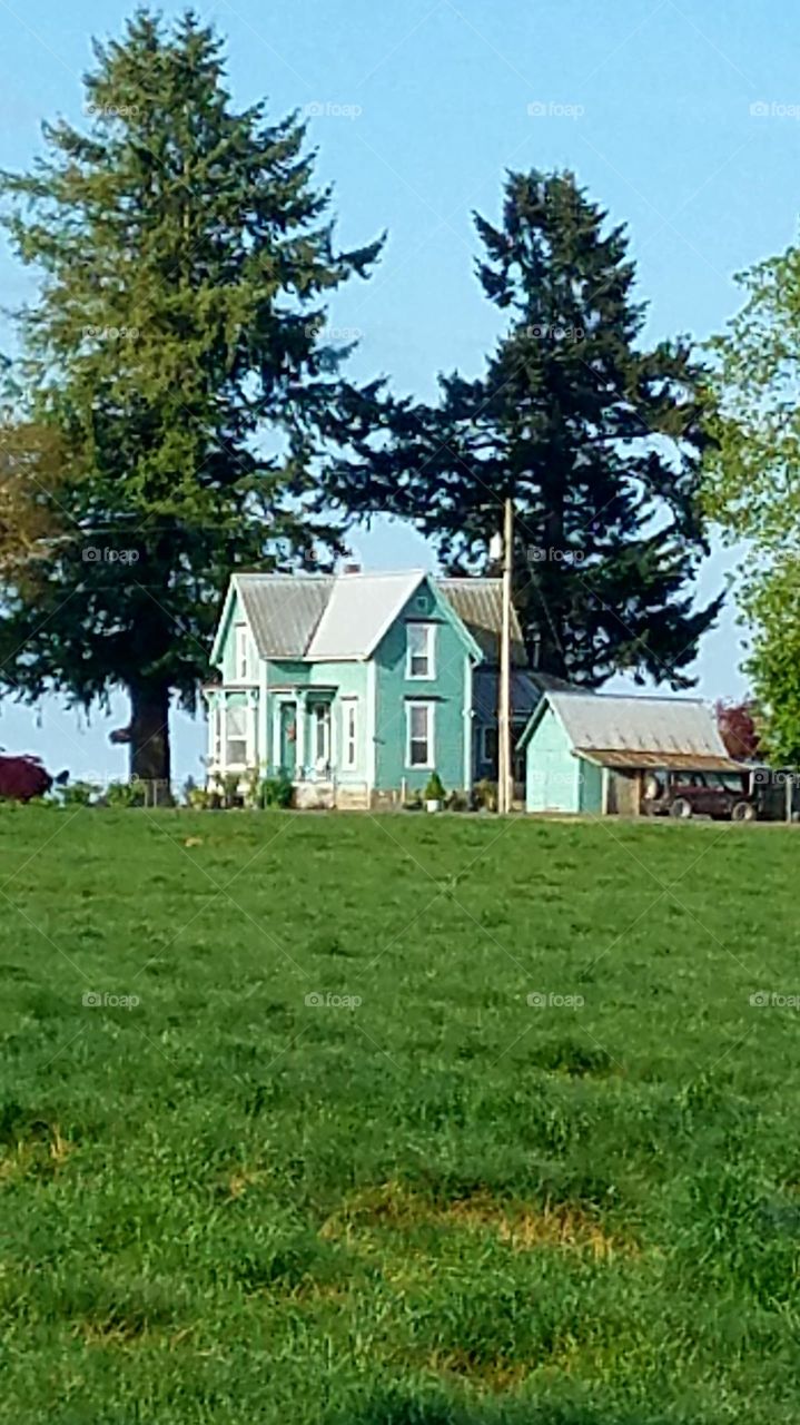adorable little farm house in Oregon