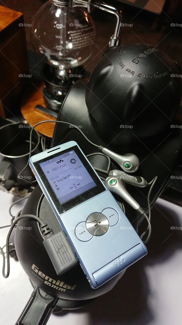 Sony Ericsson W350i Walkman, in Wahwoo Coffee.
