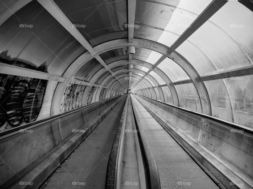 Nonfunctional horizontal escalators  - Gara de Nord/Bucharest