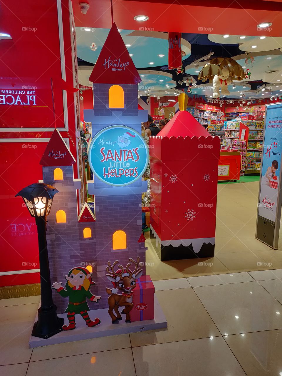 Santa's little helpers..😍