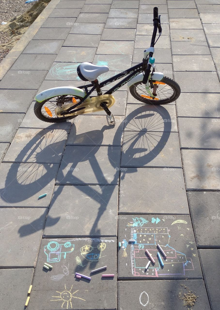 Summer games - a bike and drawings on the street