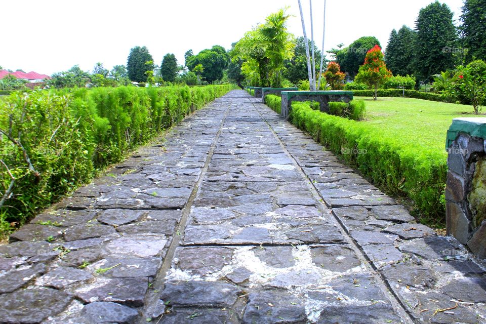 a rocky straight path