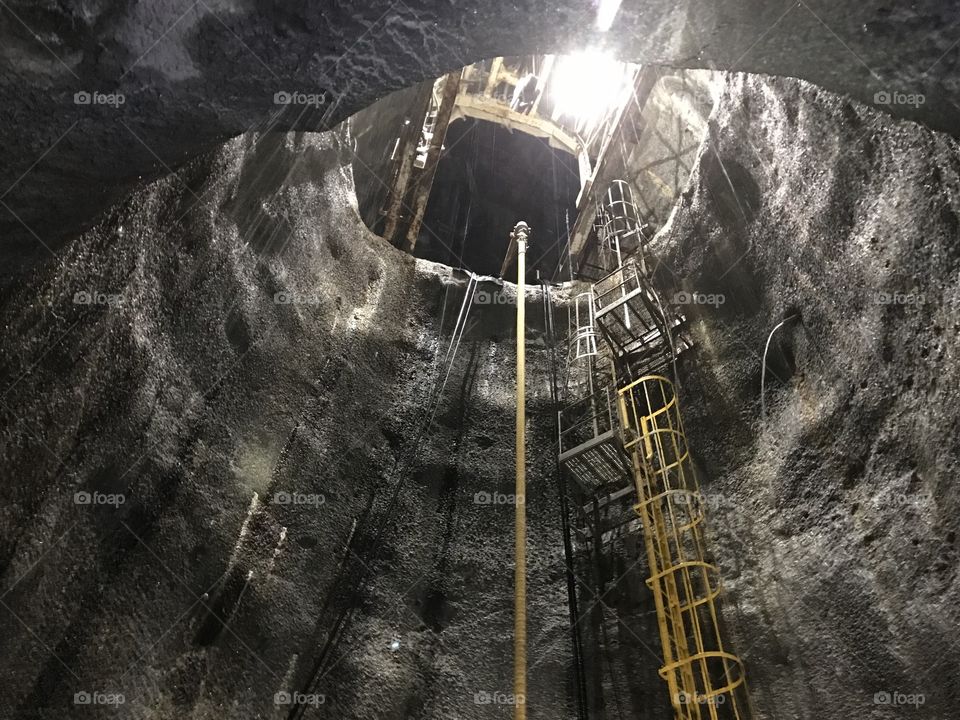 Underground tunnel 
