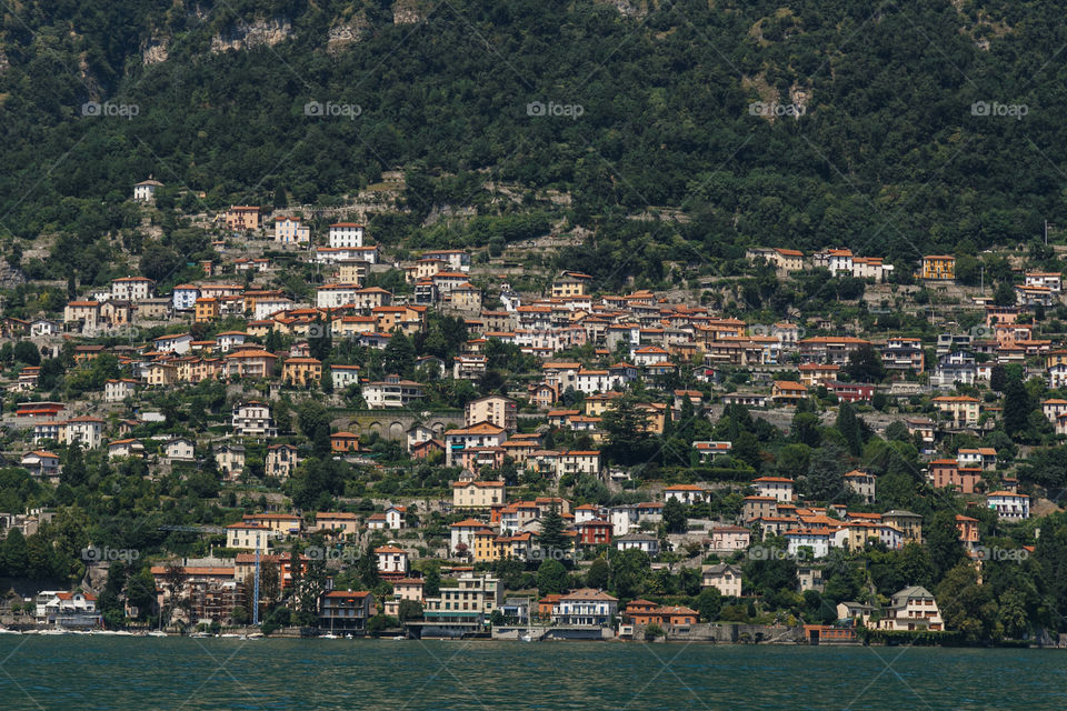 Lago Como no norte da Itália é um lugar lindo para se conhecer na Europa, com paisagens incríveis!