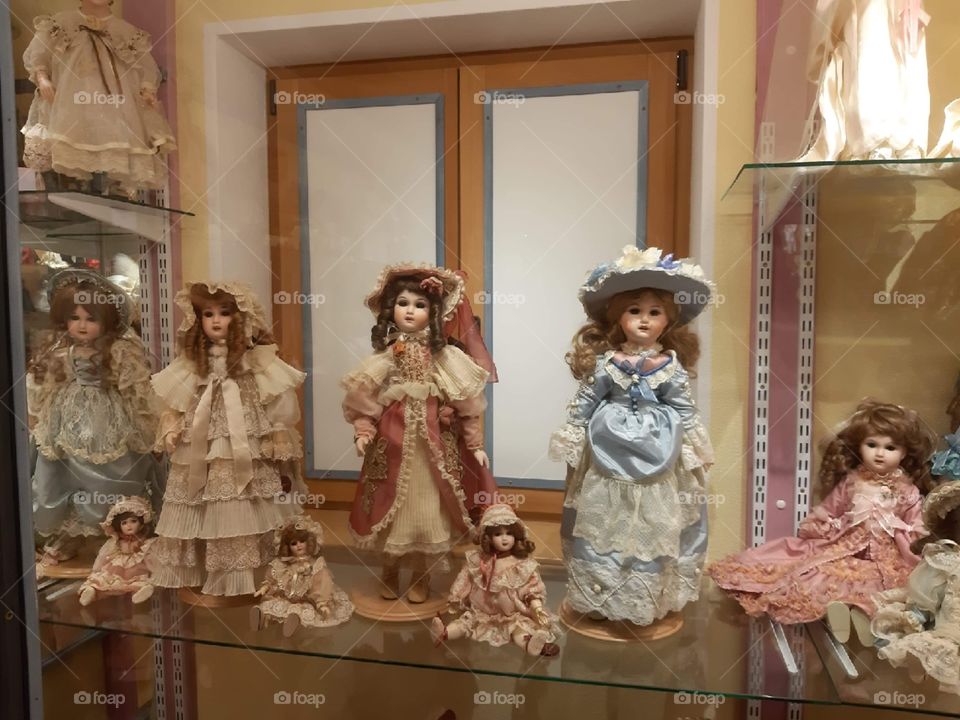 The magic world of dolls