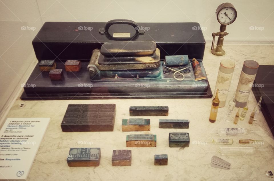 Old pharmaceutical science instruments