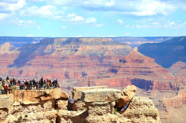 Tourists at the Grand Canyon