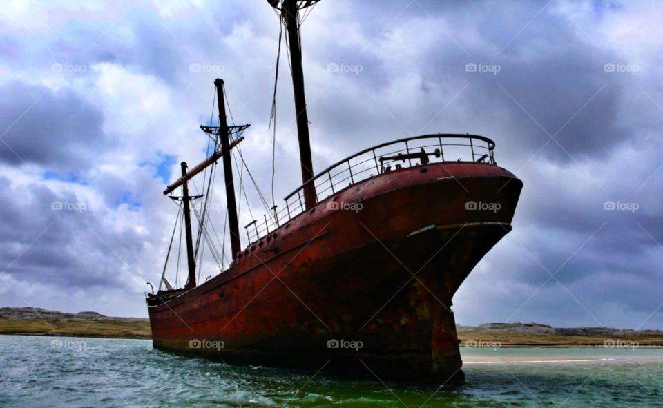 hunting boat storm ship by pandahat