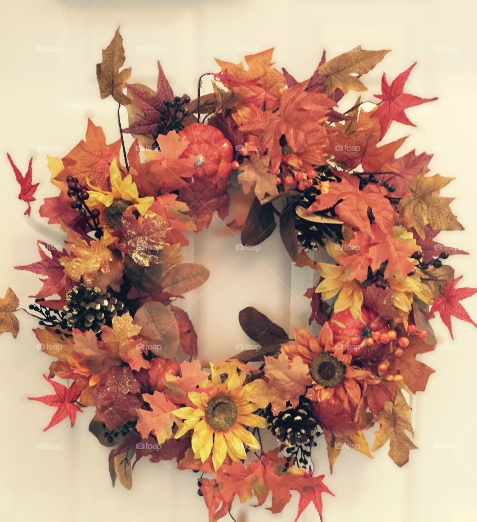Fall wreath of leaves
