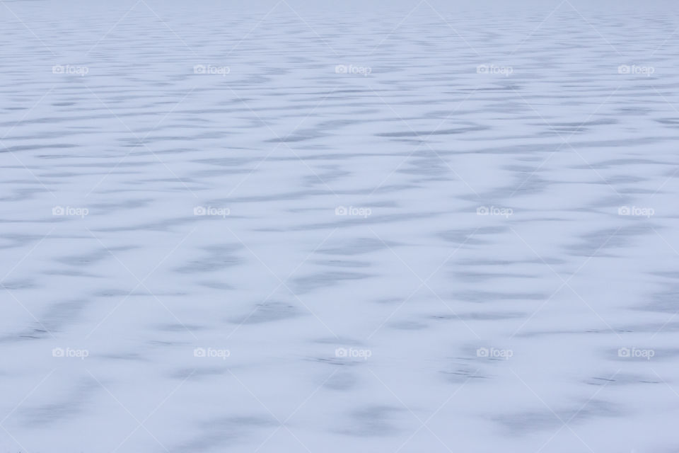 Snow pattern on ice - frozen lake - frusen sjö is snö mönster vågor
