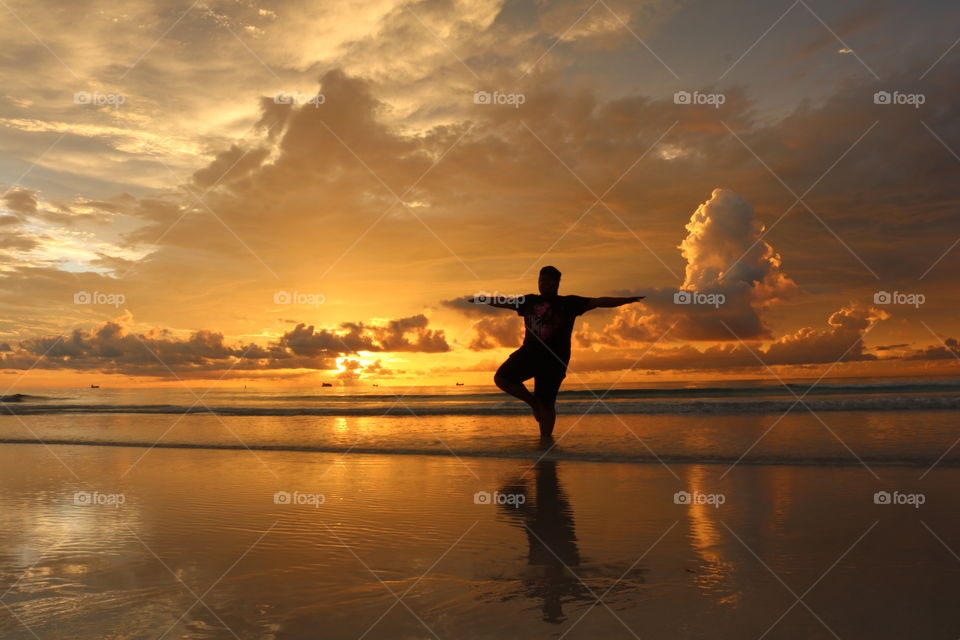 solo yoga golden beach pose