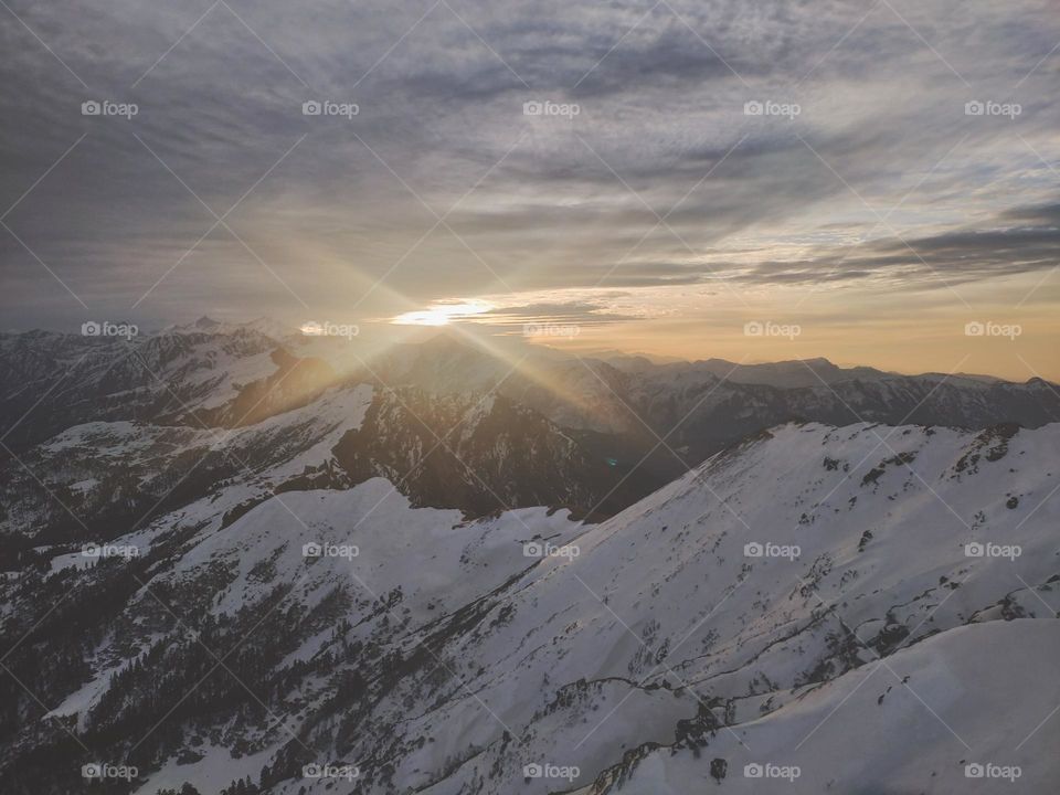 A beautiful view from the summit of kedarkantha