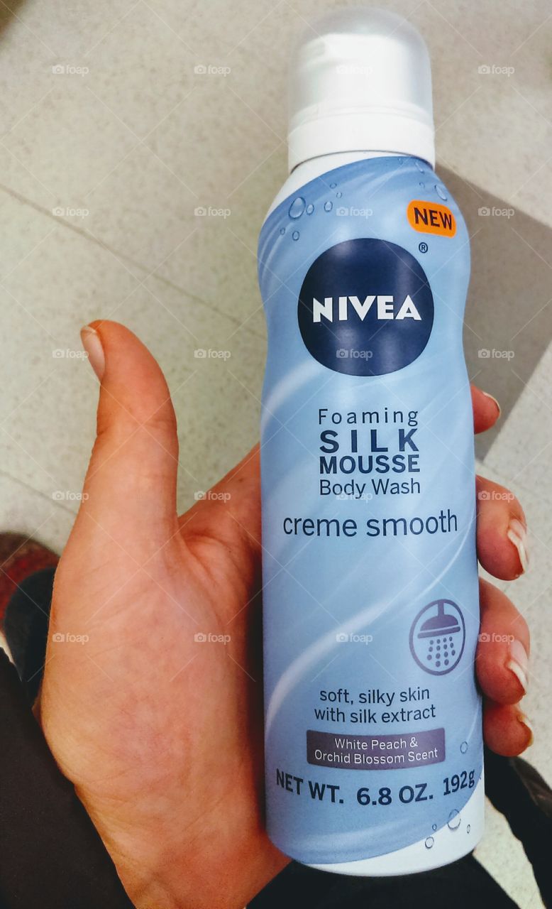 NIVEA Foaming Silk Mousse Body Wash